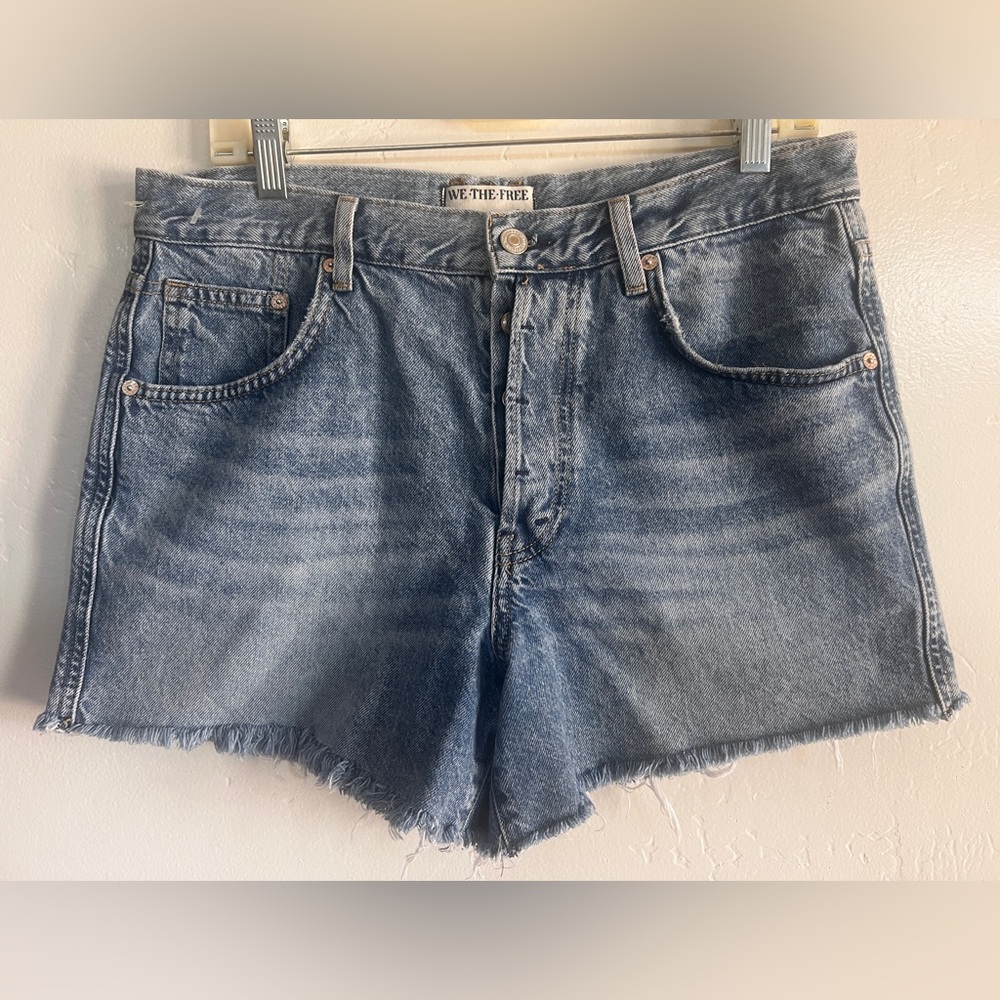 We The Free Ivy Mid-Rise Jean Shorts. Size 30.